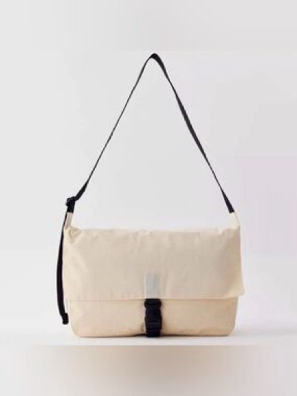 BAGGU Nylon Messenger Bag